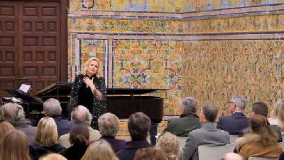 Foto promocional de Ainhoa Arteta en el Real Alcázar de Sevilla