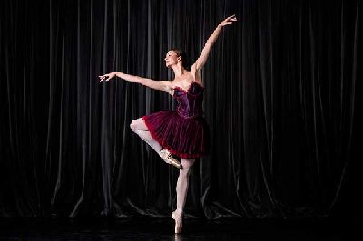 Foto promocional del Ballet Joven de la Ópera de París