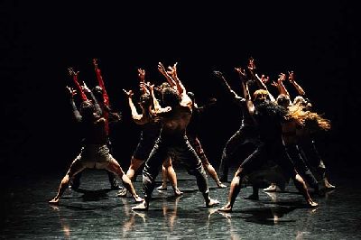 Foto promocional del espectáculo CAVE de la Martha Graham Dance Company