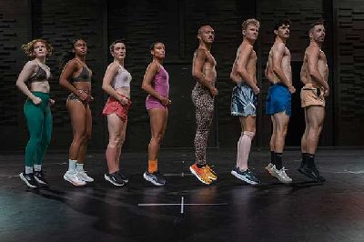 Foto promocional del espectáculo de danza The dog days are over 2.0 de Jan Martens