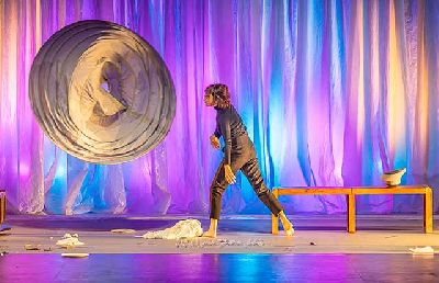 Foto promocional del espectáculo de danza Zambra de la buena salvaje de Isabel Vázquez