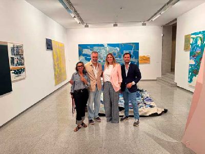 Imagen de la inauguración de la exposición temporal El perro negro de Paco Pérez Valencia