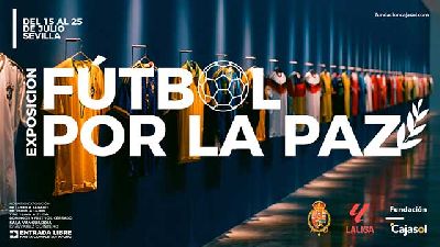 Cartel de la exposición Fútbol por la paz en Cajasol Sevilla 2026