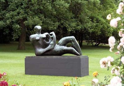 Exposición: Henry Moore en la Plaza del Triunfo de Sevilla