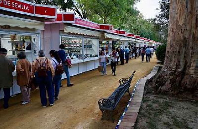 Foto de la Feria del Libro de Sevilla en los Jardines de Murillo