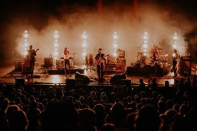Foto promocional de la banda Kaleo