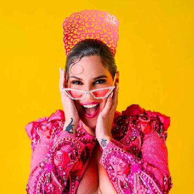 Foto promocional de Laura Gallego