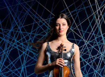Foto promocional de la violinista María Dueñas