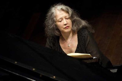 Foto promocional de la pianista Martha Argerich