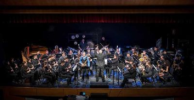 Foto promocional de la orquesta de vientos de la Orquesta Sinfónica Conjunta (OSC)