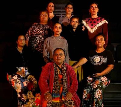 Foto promocional del nuevo reparto de La casa de Bernarda Alba por la compañía Atalaya