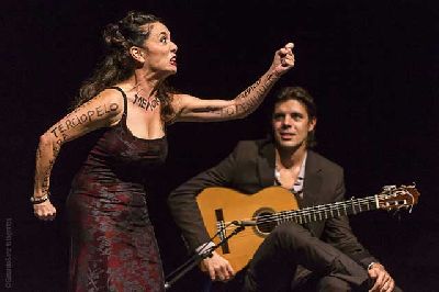 Teatro: Inma La Bruja dando el cante en la Sala Cero de Sevilla