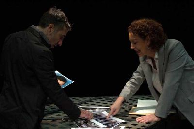 Foto de Mercedes Bernal y David Montero en la obra de teatro La confesión