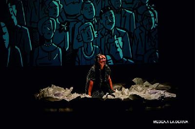 Foto promocional de la obra de teatro Medea a la deriva de la compañía Maltravieso Teatro