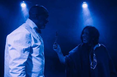 Foto promocional de la obra de teatro Memorias de la luna grande de la compañía Desobediencia Teatro