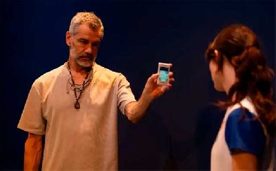 Foto promocional de la obra de teatro Moderación con Toni Cantó y Àstrid Janer