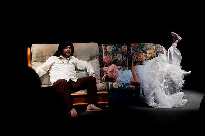 Foto promocional de la obra Palaboda de la compañía gaditana La Tirana Producciones