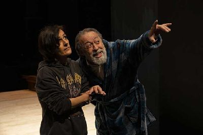 Foto promocional de la obra de teatro Semana Santa. Gozo, misterio y nostalgia de la compañía Dos Lunas Teatro