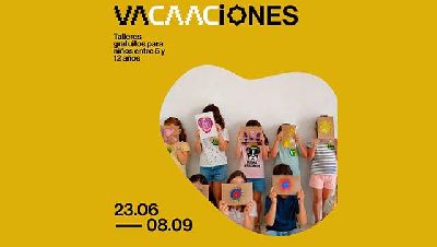 Cartel de los talleres familiares vaCAACiones 2026 en el CAAC Sevilla