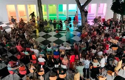 Foto promocional de una zambomba en el CICUS Sevilla